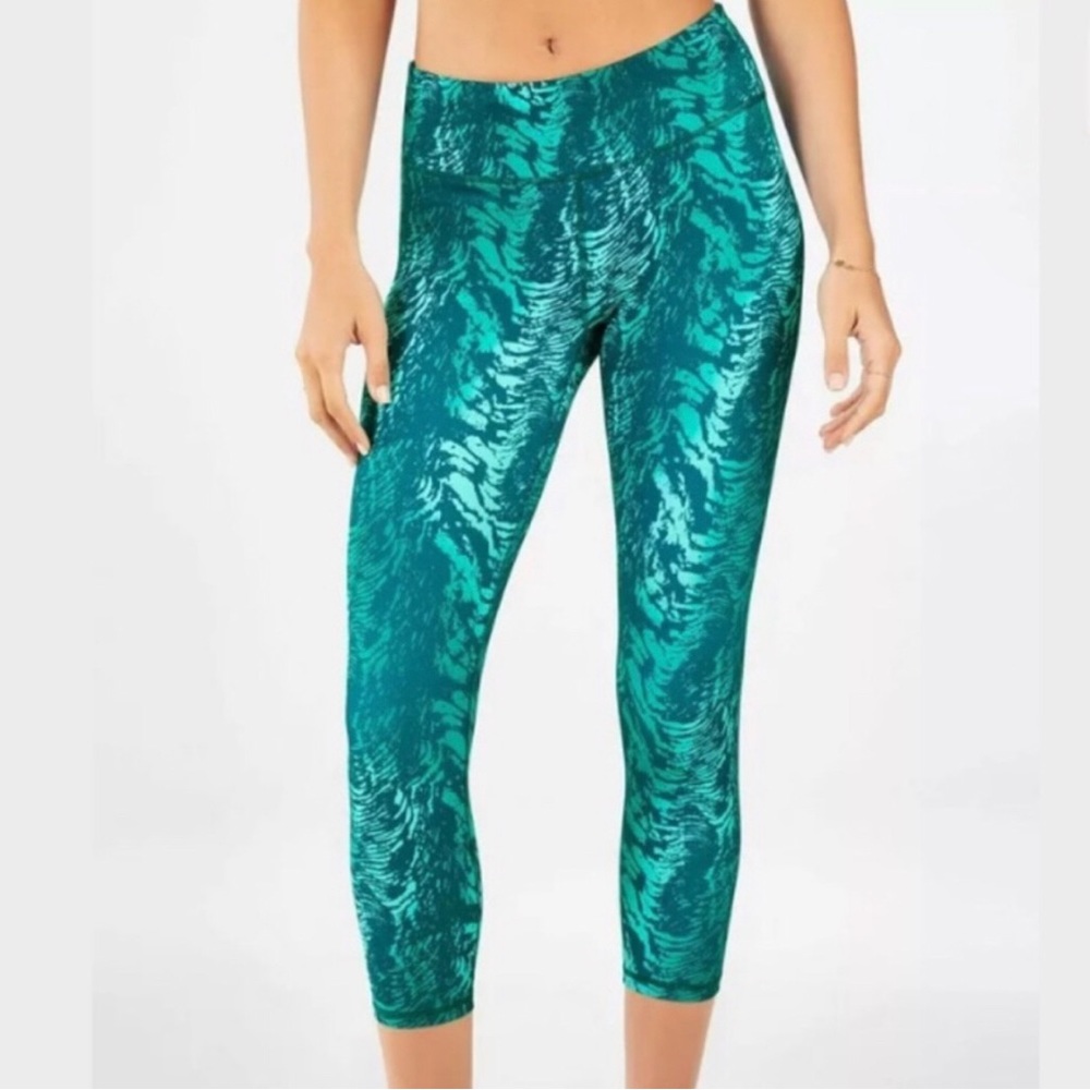 Fabletics PowerHold Mid-Rise Capri Leggings ~ Green Aura Wave Ombré ~ Sz Large